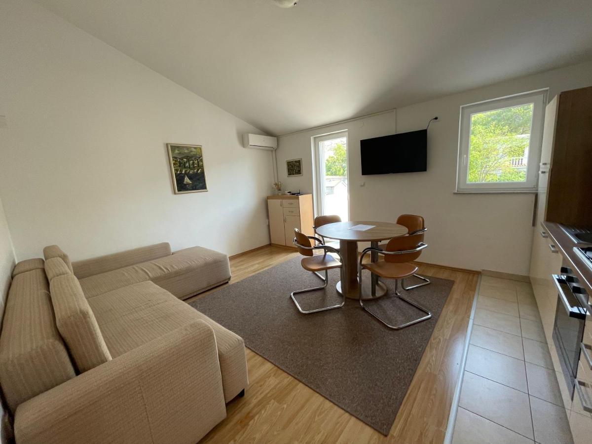 Petros Pag Apartment