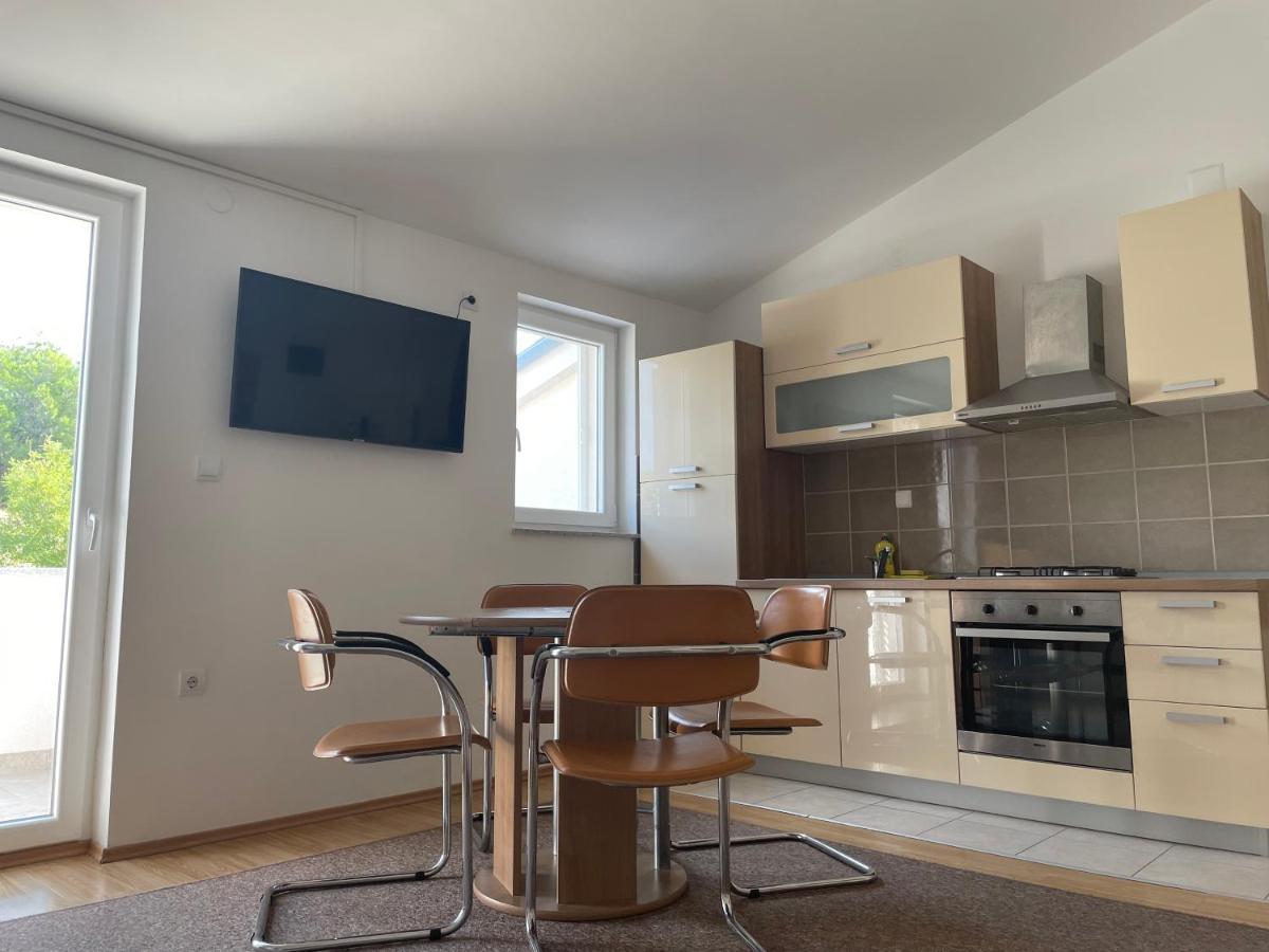Petros Pag Apartment *