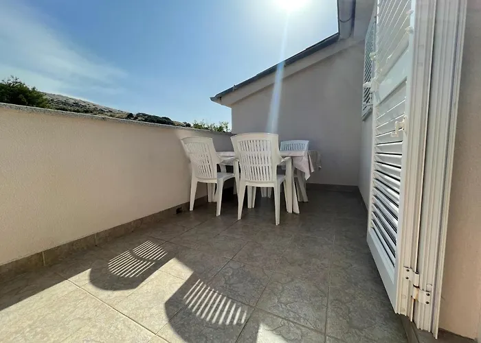 Petros Apartments Pag